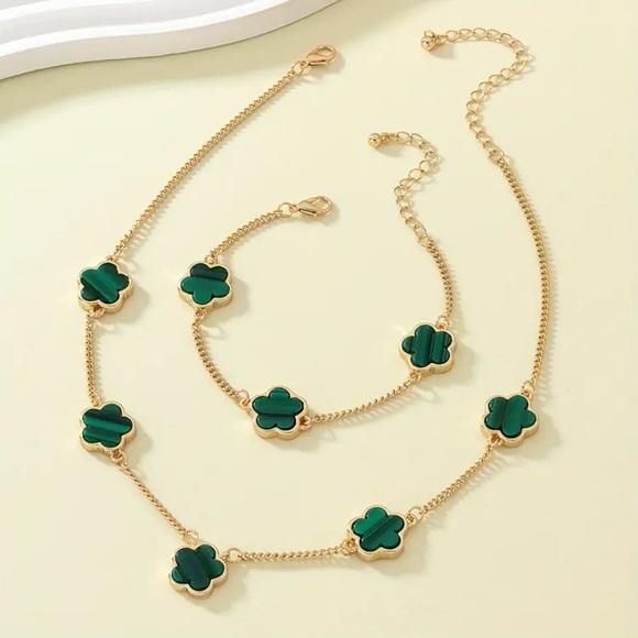 Lucky green clover jewelry set necklace and bracelet golden tone St Patrick’s! - Picture 1 of 4